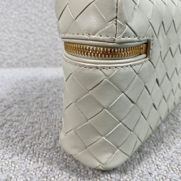 Authentic Bottega Veneta Bang Bang Vanity Bag - Picture 4 of 16